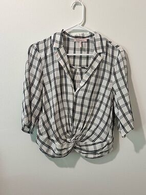 BCBGeneration White and Black Plaid Knot-Front Button Down